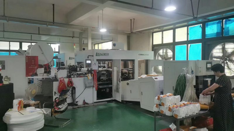 Fully automatic bag-making shop