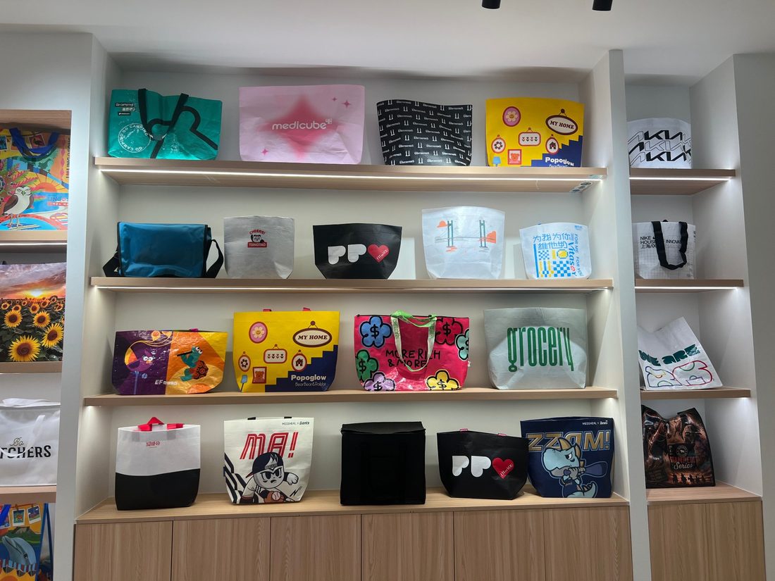 Showroom category display